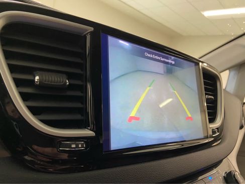 Used 2024 Chrysler Pacifica Touring-L FWD image 33
