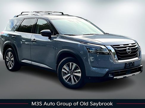 Certified 2022 Nissan Pathfinder SL image 3
