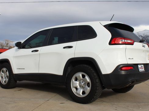 Used 2017 Jeep Cherokee Sport w/ Cold Weather Group image 33