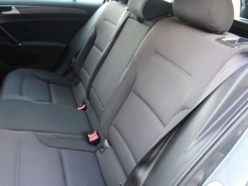 Used 2018 Volkswagen Golf S image 13