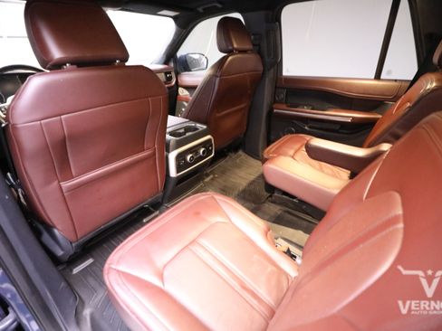 Used 2022 Ford Expedition Limited image 9