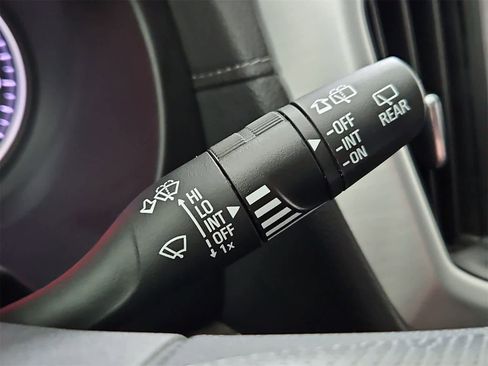 Used 2024 GMC Terrain SLE image 25