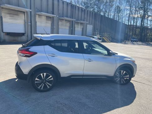 Used 2019 Nissan Kicks SR w/ SR Premium Package image 11