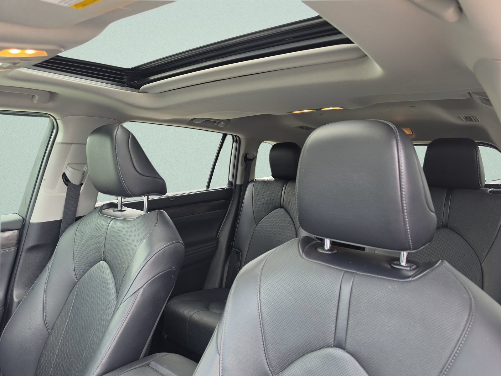Used 2022 Toyota Highlander Limited FWD image 29