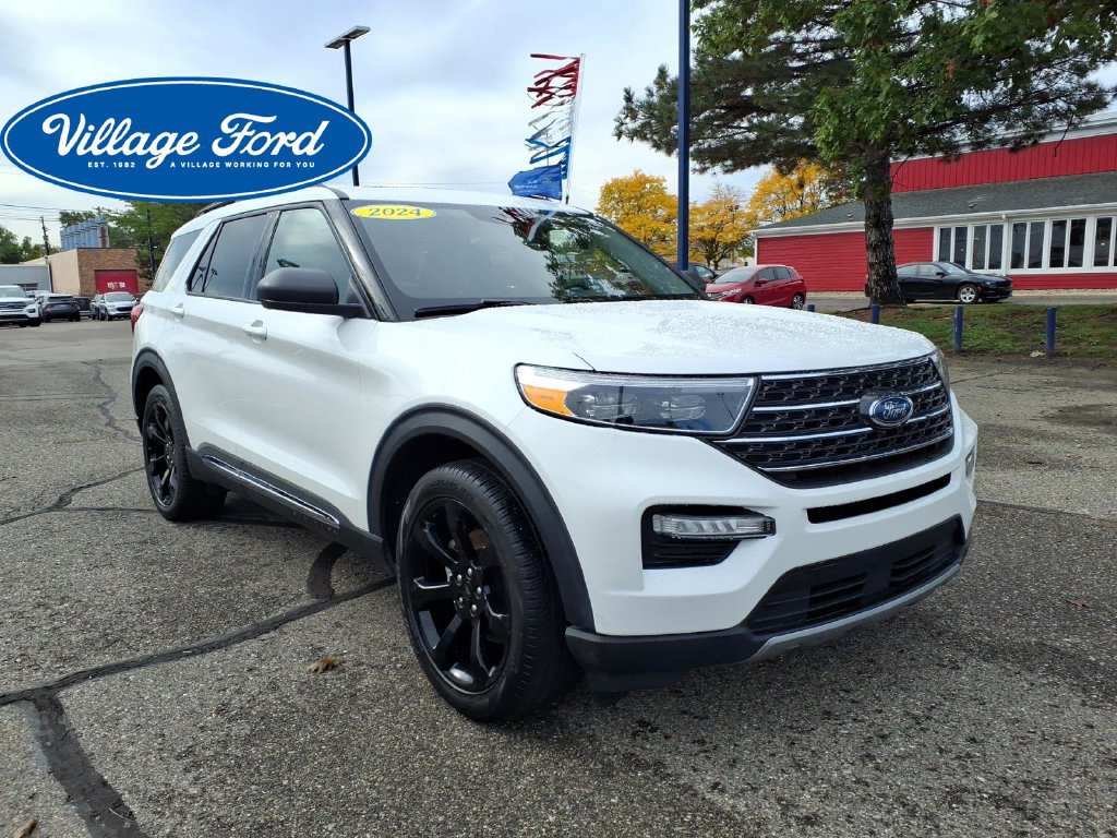 Certified 2024 Ford Explorer XLT w/ Equipment Group 202A AWD/4WD image 4