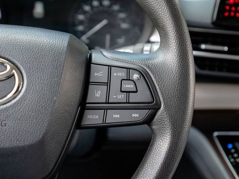 Used 2024 Toyota Sienna LE w/ LE Plus Package AWD/4WD image 18