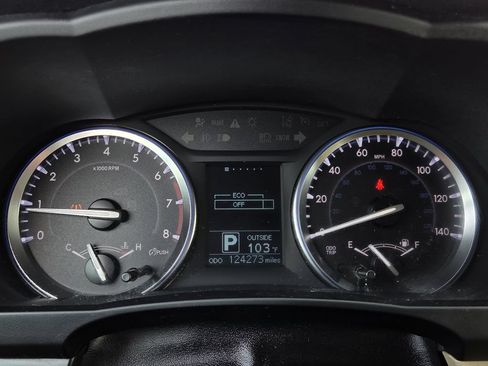 Used 2015 Toyota Highlander Plus FWD image 19