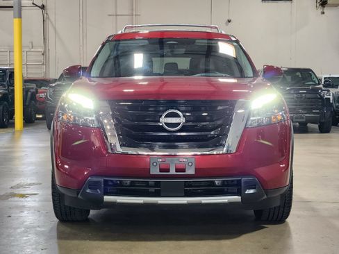 Used 2023 Nissan Pathfinder Platinum FWD image 2