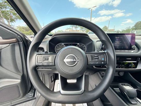 Used 2022 Nissan Rogue SV AWD/4WD image 12