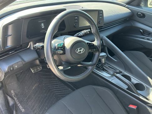 Used 2025 Hyundai Elantra Sport FWD image 11