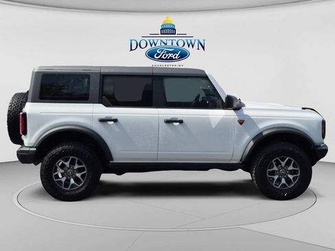 Used 2024 Ford Bronco Badlands AWD/4WD image 2