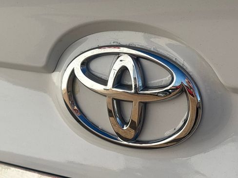 Used 2017 Toyota Camry SE image 29