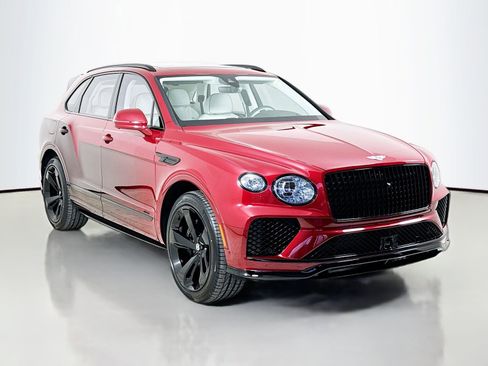Used 2025 Bentley Bentayga Azure image 1