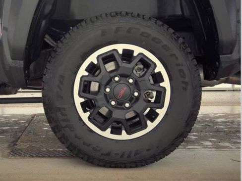 Used 2025 Toyota Tacoma TRD Off-Road image 12