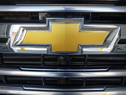 Used 2024 Chevrolet Silverado 2500 High Country w/ High Country Premium Package AWD/4WD image 31