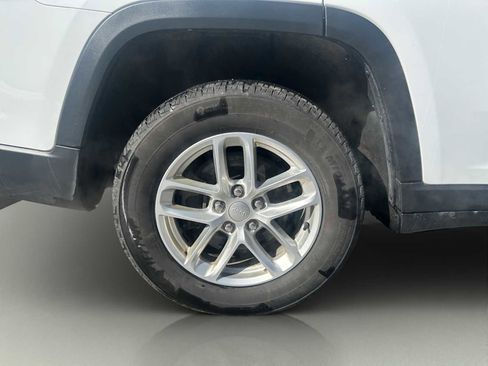 Used 2023 Jeep Grand Cherokee L Laredo w/ Luxury Tech Group I image 28