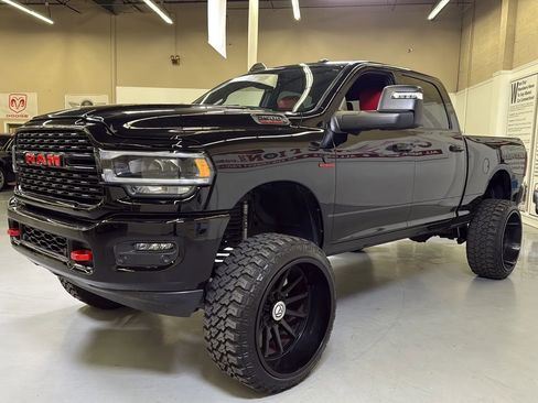 Used 2024 RAM 2500 Big Horn w/ Night Edition AWD/4WD image 5