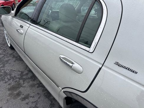 Used 2007 Lincoln Town Car Signature image 15
