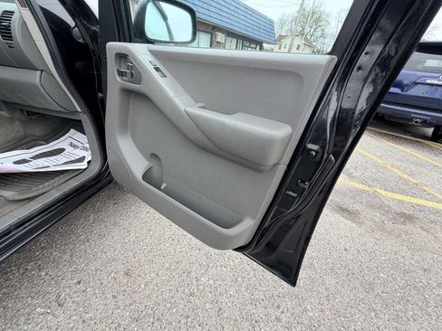 Used 2012 Nissan Frontier SV w/ SV Premium Utility Pkg image 13