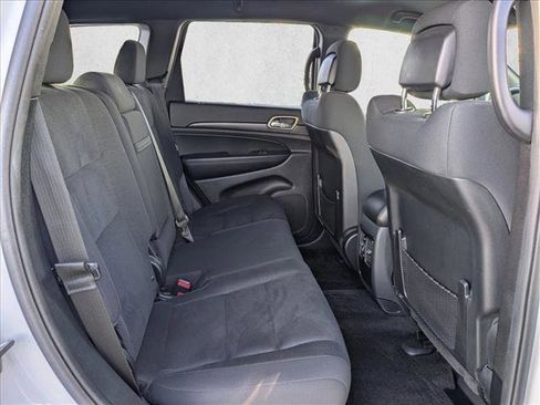 Used 2017 Jeep Grand Cherokee Laredo image 18