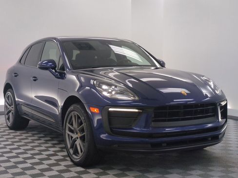 Certified 2022 Porsche Macan AWD/4WD image 7