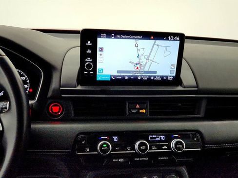 Used 2025 Honda Pilot Touring image 17