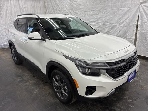 Used 2024 Kia Seltos S AWD/4WD image 2