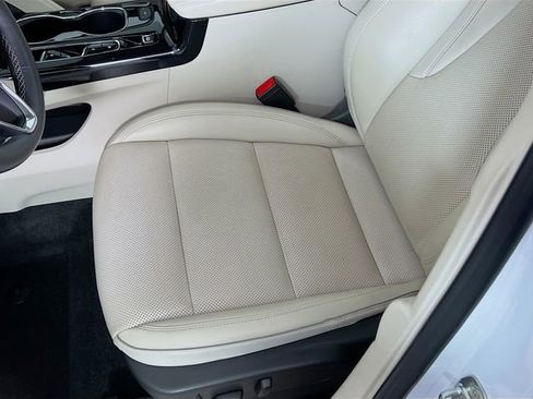 Used 2022 Buick Envision Essence w/ Technology Package I image 19