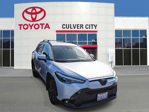 Used 2023 Toyota Corolla Cross image 1