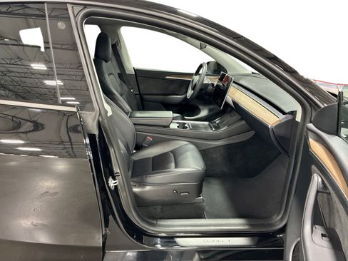 Certified 2023 Tesla Model Y Long Range AWD/4WD image 13