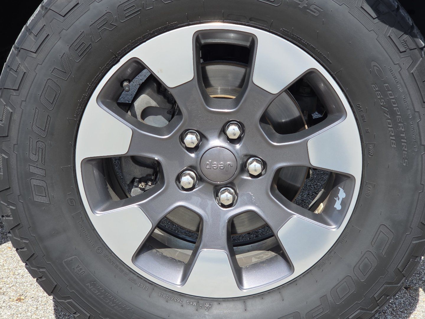 Used 2018 Jeep Wrangler Unlimited Sahara AWD/4WD image 8