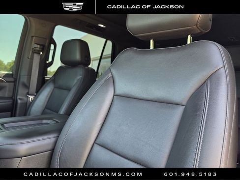 Used 2021 Chevrolet Tahoe Z71 w/ Luxury Package AWD/4WD image 17