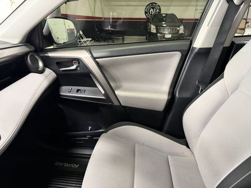 Used 2018 Toyota RAV4 XLE AWD/4WD image 40