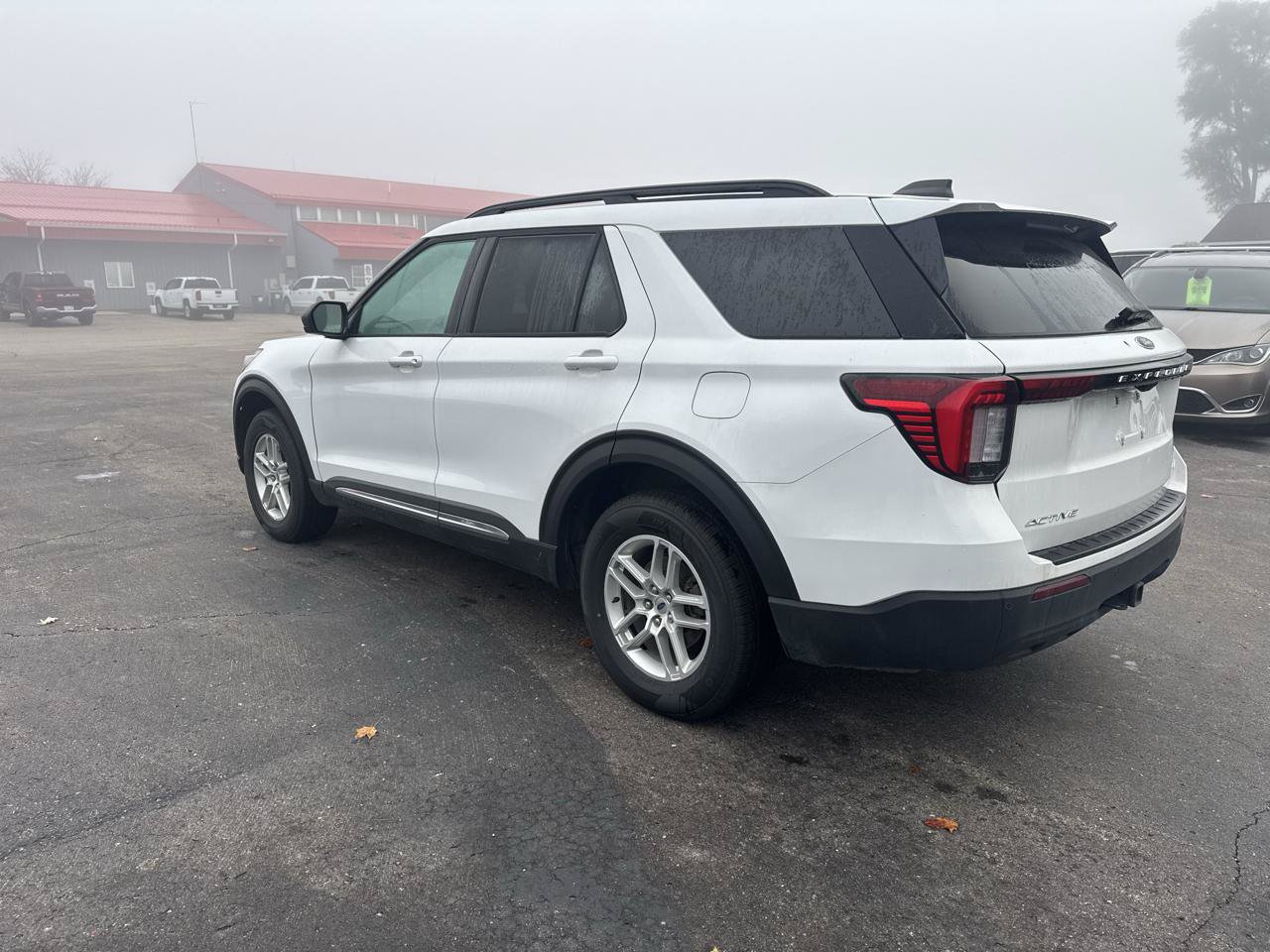 Used 2025 Ford Explorer Active AWD/4WD image 5
