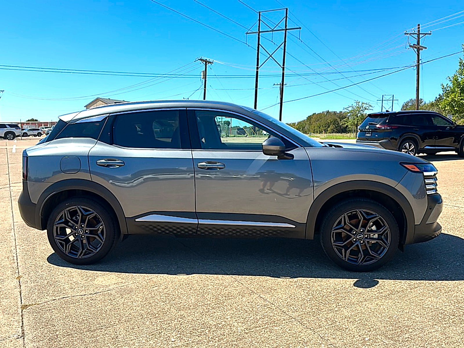 Used 2025 Nissan Kicks SR FWD image 9