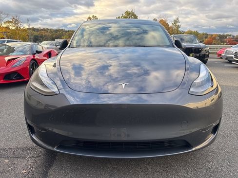 Used 2023 Tesla Model Y Performance image 3
