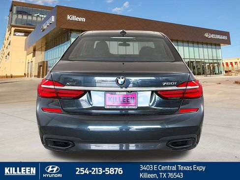 Used 2017 BMW 750i xDrive image 7