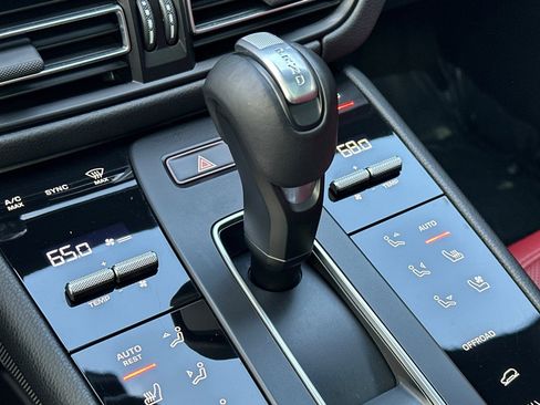 Used 2023 Porsche Macan image 22