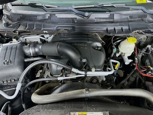 Used 2017 RAM 1500 Classic SLT image 32