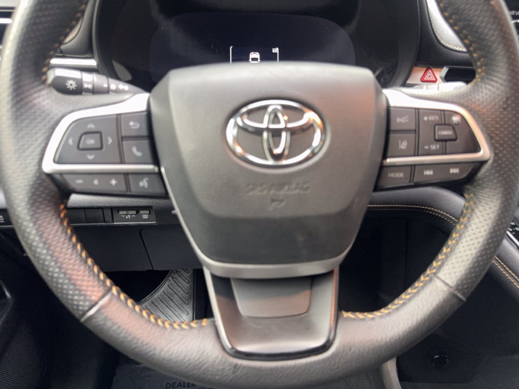 Used 2025 Toyota Sienna XLE Woodland Edition AWD/4WD image 60