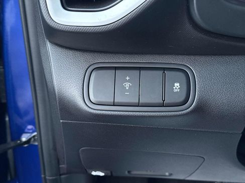 Certified 2025 Hyundai Venue Limited image 30