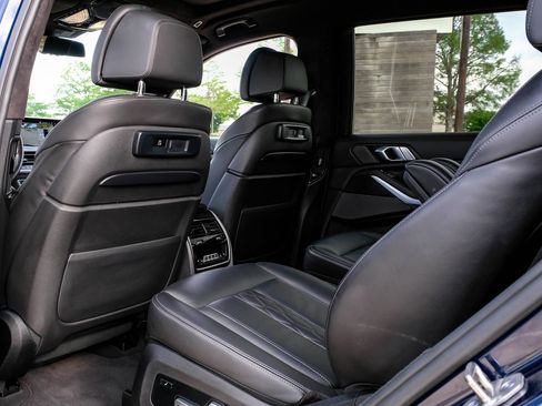 Used 2021 BMW X7 M50i w/ Dynamic Handling Package AWD/4WD image 42