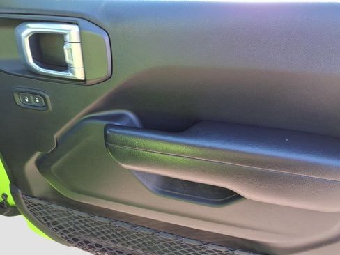 Used 2021 Jeep Gladiator Willys image 9