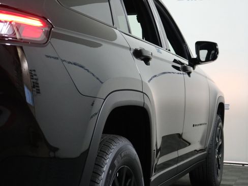 New 2025 Jeep Grand Cherokee L Altitude image 5