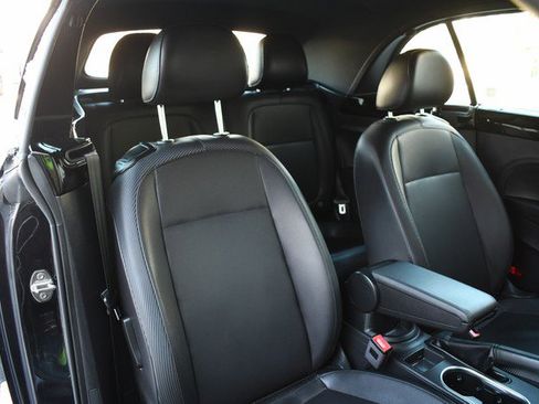 Used 2018 Volkswagen Beetle S image 26