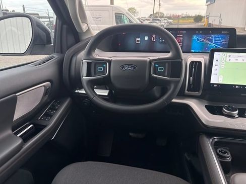 Used 2025 Ford Expedition Max Active AWD/4WD image 11