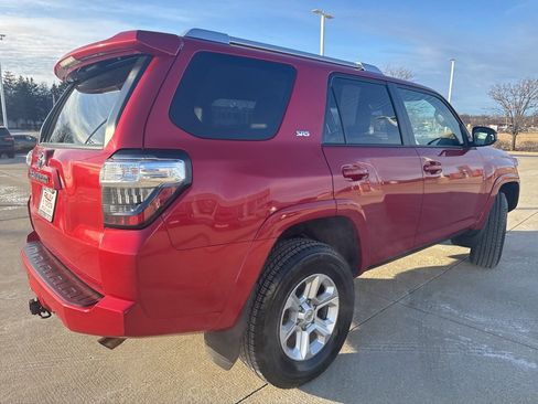 Used 2016 Toyota 4Runner SR5 image 3