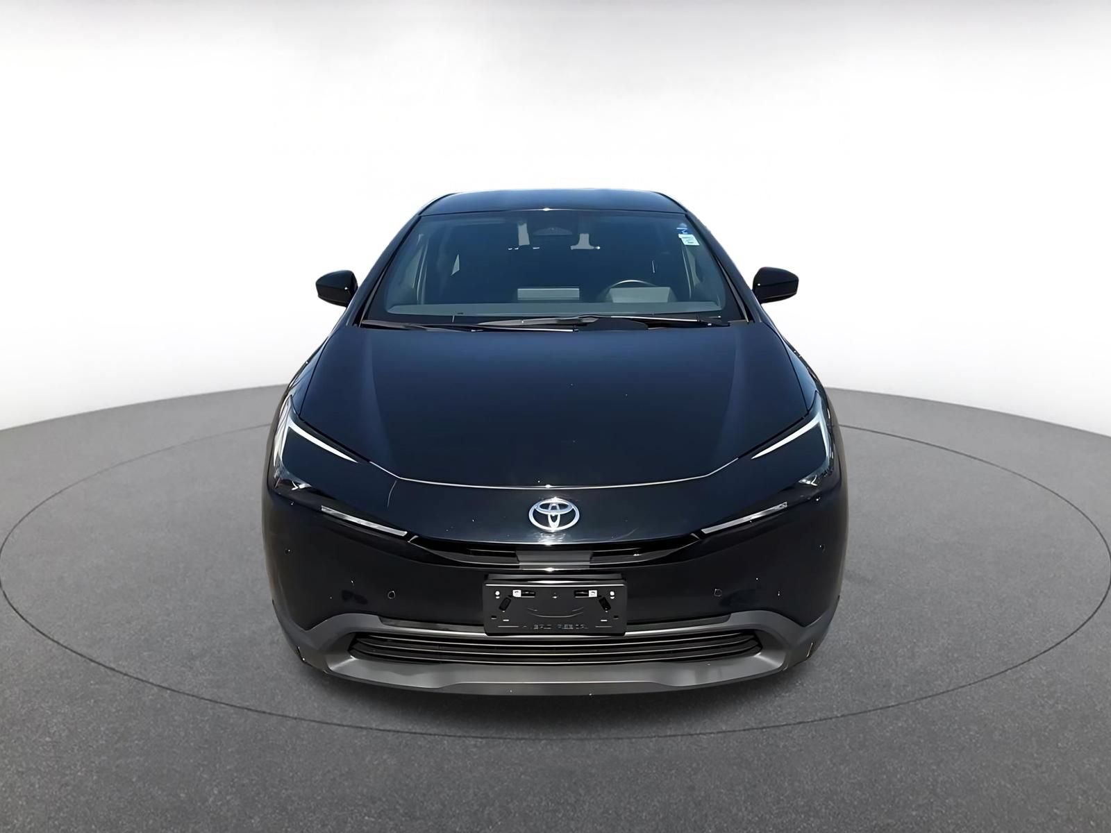 Used 2025 Toyota Prius LE FWD image 6