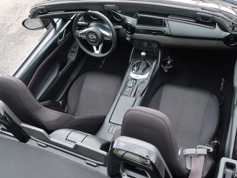 Used 2017 MAZDA MX-5 Miata Club image 40