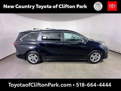 Used 2024 Toyota Sienna Limited AWD/4WD image 2